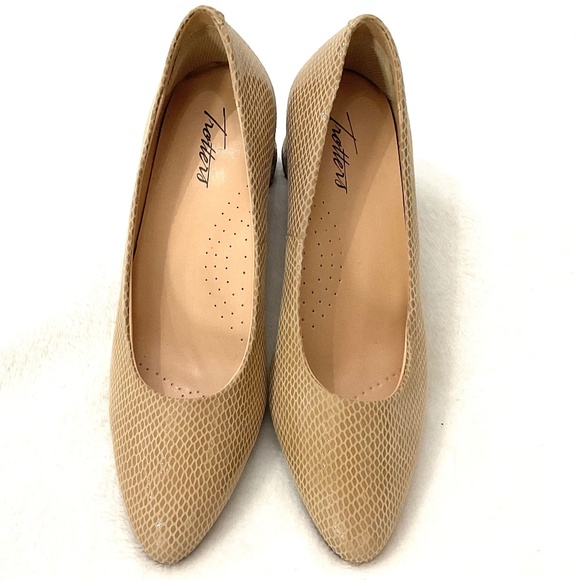 Nude Low Heel Almond Toe Snake Skin Loafer Pumps Tan  Slip On Dressy Shoe Sz 7 - Picture 5 of 14